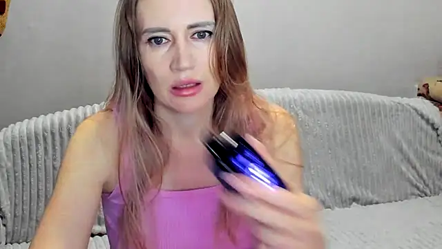 JessFoxxx online show from April 17, 2026, 3:42 am