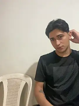 Tavinho067 online show from May 7, 2026, 9:53 pm