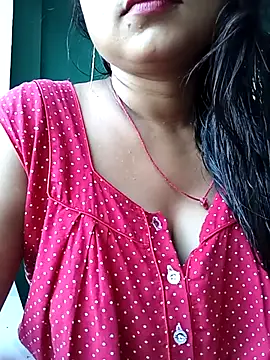 Snapshot of Desi_couple305 chatting on September 28, 2025, 1:33 am Desi couple305 online show from September 28, 2025, 1:33 am