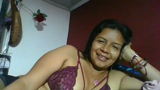 DianaOchoa  online show from May 18, 2026, 4:07 am
