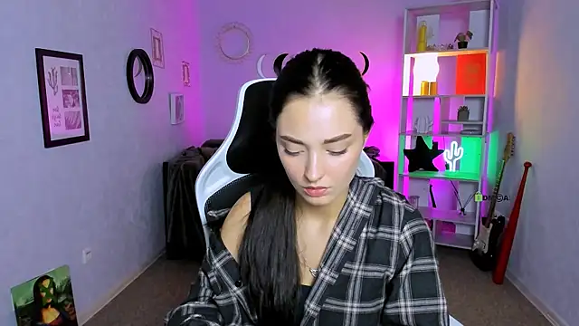 Snapshot of miki-niki chatting on September 10, 2025, 5:35 pm miki-niki online show from September 10, 2025, 5:35 pm