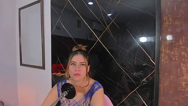 abby blond  online show from September 9, 2025, 12:26 pm