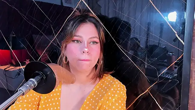 abby blond  online show from October 3, 2025, 12:46 pm