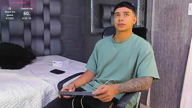 jaze bradley online show from November 11, 2025, 11:32 am