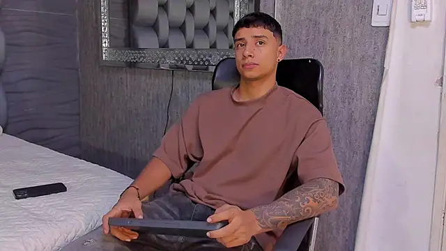 jaze bradley online show from November 13, 2025, 11:31 am