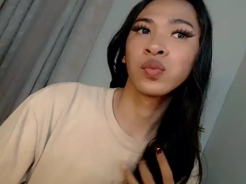 Snapshot of Annaloula chatting on December 14, 2025, 1:49 pm Annaloula online show from December 14, 2025, 1:49 pm