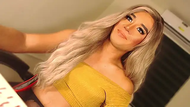 Snapshot of SissifyMeNow chatting on October 4, 2025, 6:50 pm SissifyMeNow online show from October 4, 2025, 6:50 pm