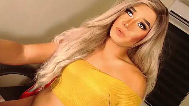 Snapshot of SissifyMeNow chatting on October 10, 2025, 6:51 pm SissifyMeNow online show from October 10, 2025, 6:51 pm