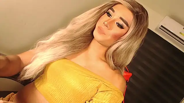 Snapshot of SissifyMeNow chatting on October 13, 2025, 7:36 pm SissifyMeNow online show from October 13, 2025, 7:36 pm