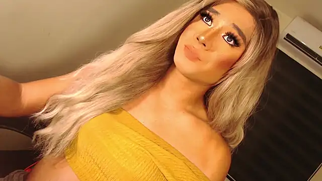 Snapshot of SissifyMeNow chatting on October 25, 2025, 4:13 pm SissifyMeNow online show from October 25, 2025, 4:13 pm