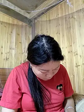 yoowwmr online show from October 31, 2025, 2:40 pm