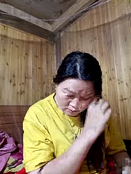 yoowwmr online show from November 4, 2025, 3:33 pm