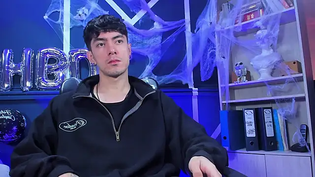 etham wolf  online show from October 28, 2025, 11:58 am