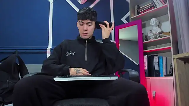 etham wolf  online show from November 20, 2025, 12:38 pm