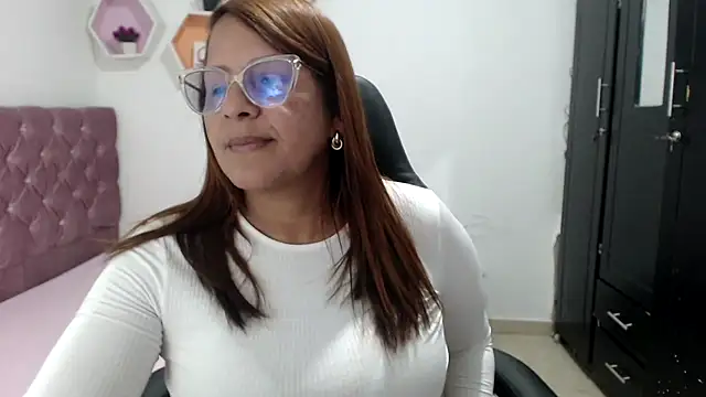 cristydirtyhot online show from November 30, 2025, 7:07 pm