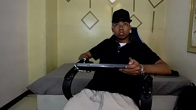 Snapshot of CollemanStone chatting on December 16, 2025, 4:39 am CollemanStone online show from December 16, 2025, 4:39 am