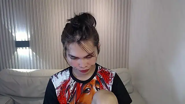 Snapshot of lovelychanel69xx chatting on December 17, 2025, 12:38 am lovelychanel69xx online show from December 17, 2025, 12:38 am