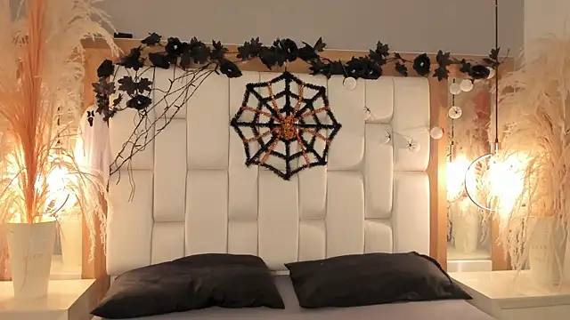 Daphne And Roger online show from October 29, 2025, 11:23 am