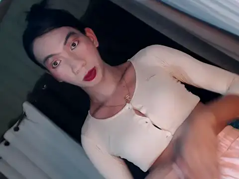 xyourdreamtrans online show from November 27, 2025, 3:52 am