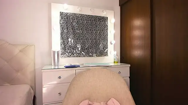 lina quinn online show from February 14, 2026, 4:20 am