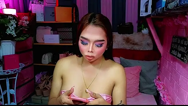 MoniqueCeleste online show from November 15, 2025, 2:57 pm