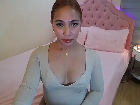 ur seductivelaura online show from December 20, 2025, 7:48 am