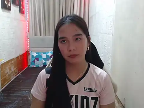 Sweet sammie04 online show from September 15, 2025, 3:23 pm