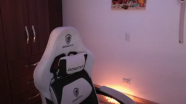 domsantiago  online show from February 10, 2026, 3:21 am