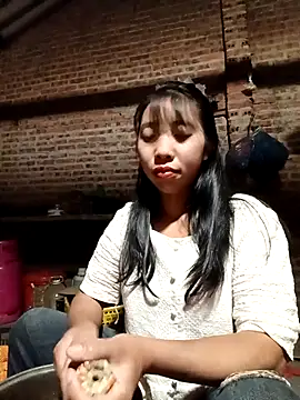 Snapshot of emaame68 chatting on November 28, 2025, 12:08 pm emaame68 online show from November 28, 2025, 12:08 pm