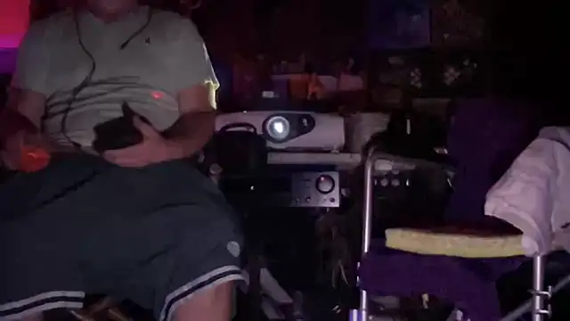 Snapshot of Bar_110221 chatting on September 21, 2025, 5:42 am Bar 110221 online show from September 21, 2025, 5:42 am