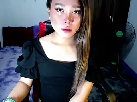 Urassiansweetcummer online show from November 13, 2025, 2:10 am