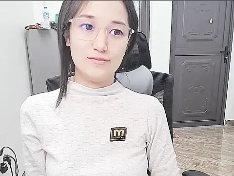 Shulee21 online show from October 22, 2025, 2:34 am