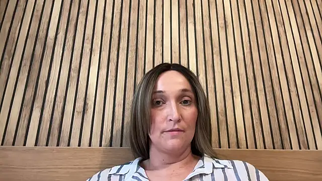 Snapshot of ElegantLilyXX chatting on December 17, 2025, 1:06 pm ElegantLilyXX online show from December 17, 2025, 1:06 pm