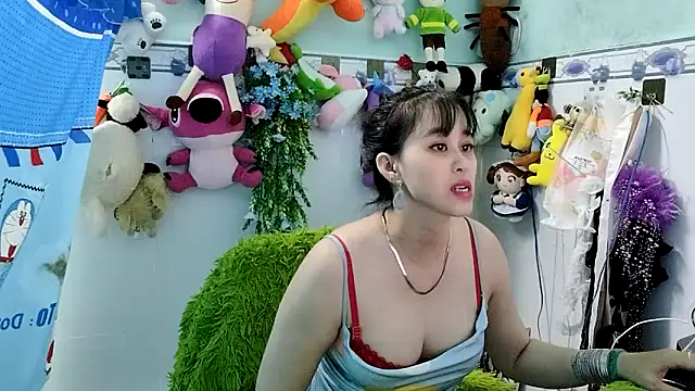 emgaixinhngoan online show from November 17, 2025, 4:24 pm