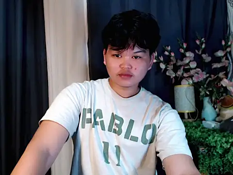 Reynelcock online show from October 27, 2025, 3:43 am