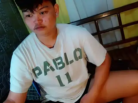 Snapshot of Reynelcock chatting on November 29, 2025, 8:23 pm Reynelcock online show from November 29, 2025, 8:23 pm