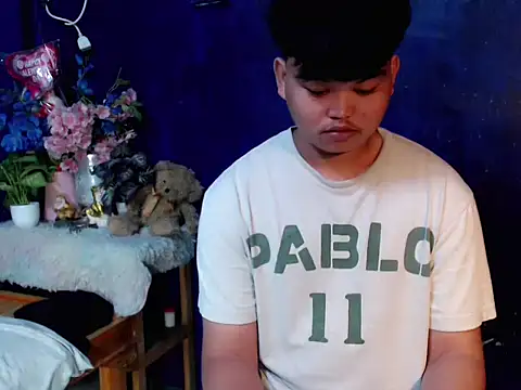 Snapshot of Reynelcock chatting on January 11, 2026, 4:23 pm Reynelcock online show from January 11, 2026, 4:23 pm