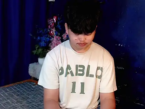 Snapshot of Reynelcock chatting on February 9, 2026, 3:38 pm Reynelcock online show from February 9, 2026, 3:38 pm