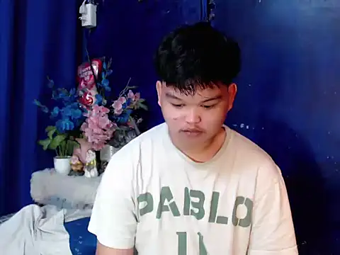 Snapshot of Reynelcock chatting on February 11, 2026, 5:40 pm Reynelcock online show from February 11, 2026, 5:40 pm