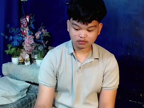 Snapshot of Reynelcock chatting on February 12, 2026, 4:46 pm Reynelcock online show from February 12, 2026, 4:46 pm