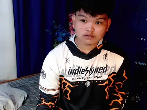 Snapshot of Reynelcock chatting on February 15, 2026, 6:59 pm Reynelcock online show from February 15, 2026, 6:59 pm