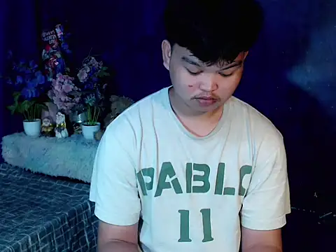 Snapshot of Reynelcock chatting on February 19, 2026, 3:35 am Reynelcock online show from February 19, 2026, 3:35 am