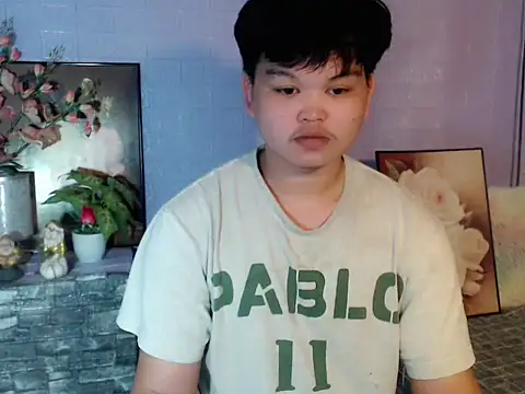 Snapshot of Reynelcock chatting on May 13, 2026, 5:27 am Reynelcock online show from May 13, 2026, 5:27 am