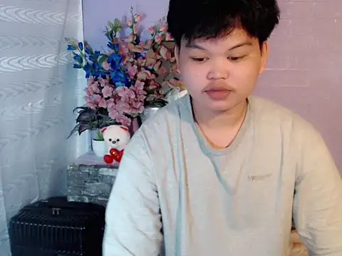 Snapshot of Reynelcock chatting on May 15, 2026, 5:36 am Reynelcock online show from May 15, 2026, 5:36 am