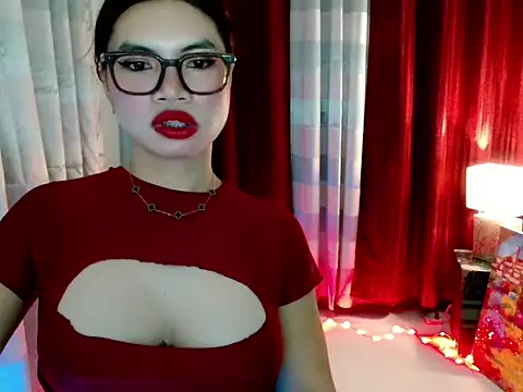 Snapshot of lover_girl143 chatting on February 6, 2026, 4:32 pm lover girl143 online show from February 6, 2026, 4:32 pm