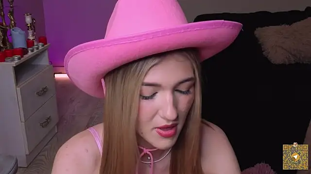 Snapshot of BeatrixGummer chatting on October 23, 2025, 8:29 pm BeatrixGummer online show from October 23, 2025, 8:29 pm