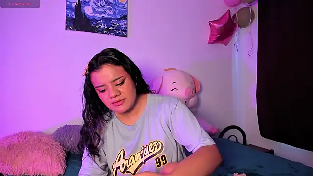 Snapshot of Shophie_thoopson chatting on November 27, 2025, 11:23 am Shophie thoopson online show from November 27, 2025, 11:23 am