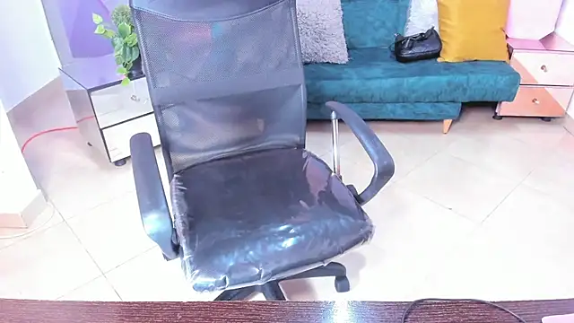 Snapshot of Dantzel_ chatting on December 18, 2025, 12:22 pm Dantzel online show from December 18, 2025, 12:22 pm