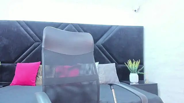 Dantzel  online show from June 16, 2026, 7:38 pm