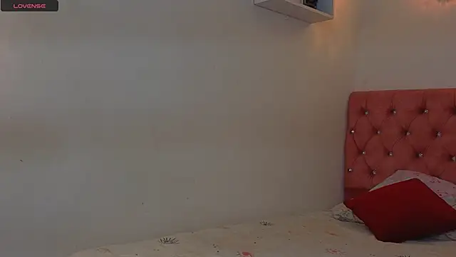 Snapshot of Kyra_Honey chatting on October 7, 2025, 7:55 pm Kyra Honey online show from October 7, 2025, 7:55 pm